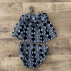 2-piece Old Navy baby girl outfit (size 18-24 months)